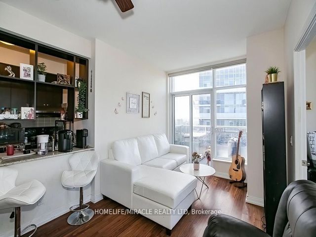 Ph20 - 181 Village Green Sq