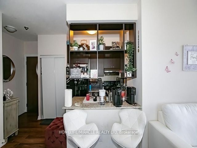 Ph20 - 181 Village Green Sq