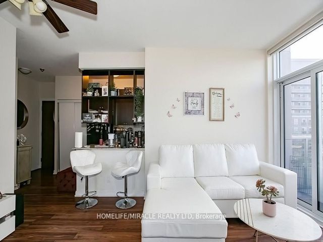 Ph20 - 181 Village Green Sq