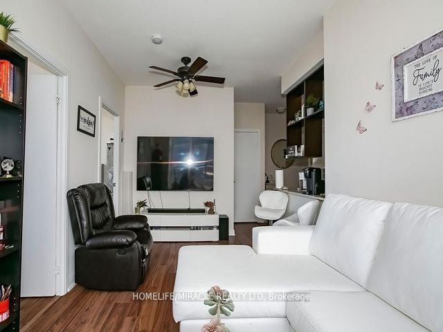 Ph20 - 181 Village Green Sq