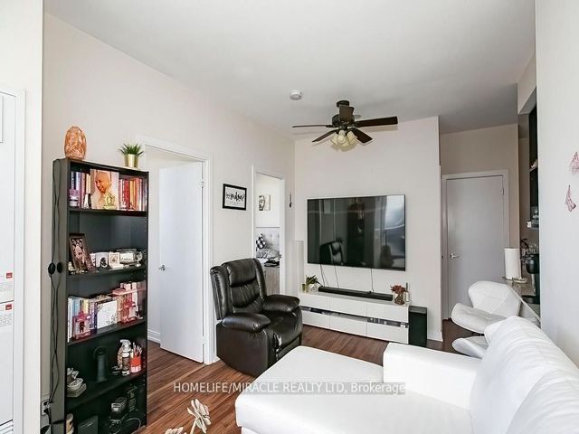 Ph20 - 181 Village Green Sq