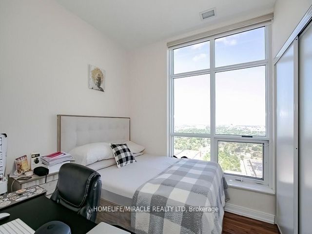 Ph20 - 181 Village Green Sq
