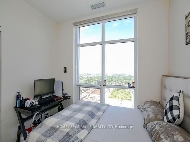 Ph20 - 181 Village Green Sq
