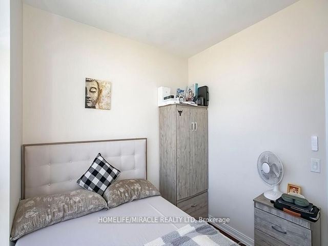 Ph20 - 181 Village Green Sq