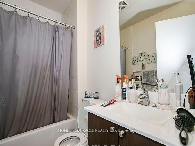 Ph20 - 181 Village Green Sq