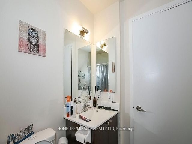 Ph20 - 181 Village Green Sq
