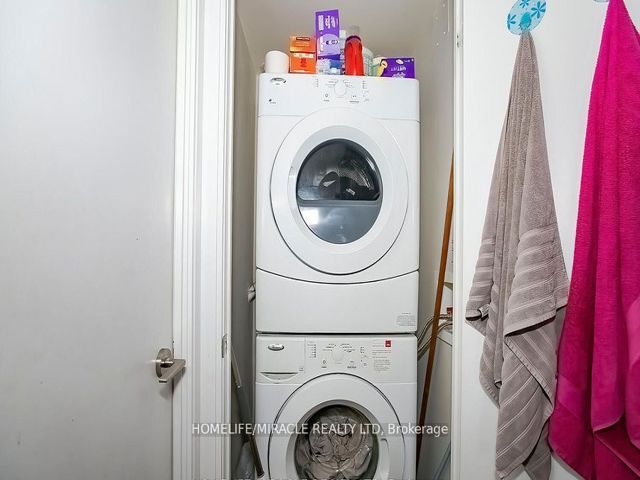 Ph20 - 181 Village Green Sq