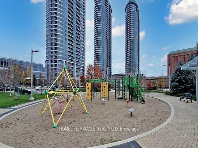Ph20 - 181 Village Green Sq