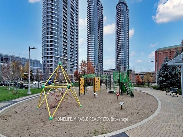Ph20 - 181 Village Green Sq