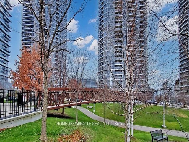 Ph20 - 181 Village Green Sq