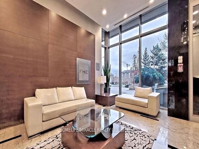 Ph20 - 181 Village Green Sq