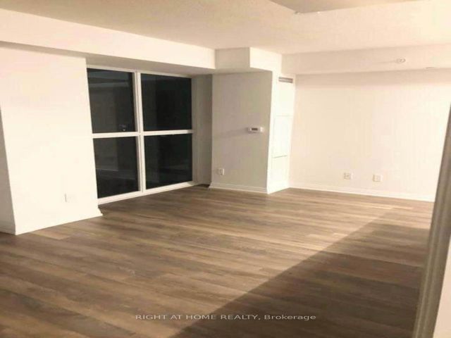 718 - 30 Meadowglen Pl