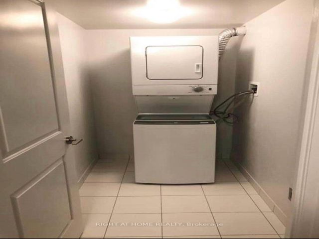 718 - 30 Meadowglen Pl