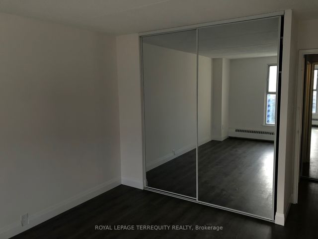 1005 - 2 Glamorgan Ave