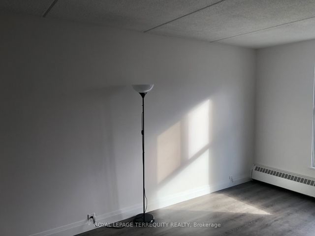 1005 - 2 Glamorgan Ave