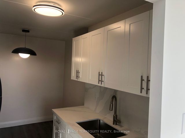 1005 - 2 Glamorgan Ave