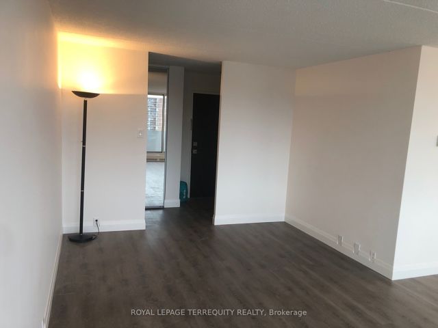 1005 - 2 Glamorgan Ave