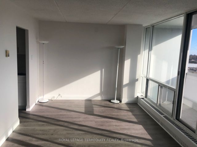1005 - 2 Glamorgan Ave