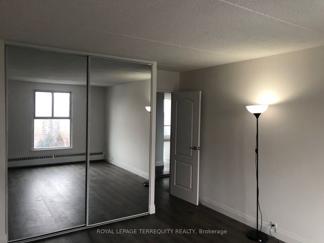 1005 - 2 Glamorgan Ave