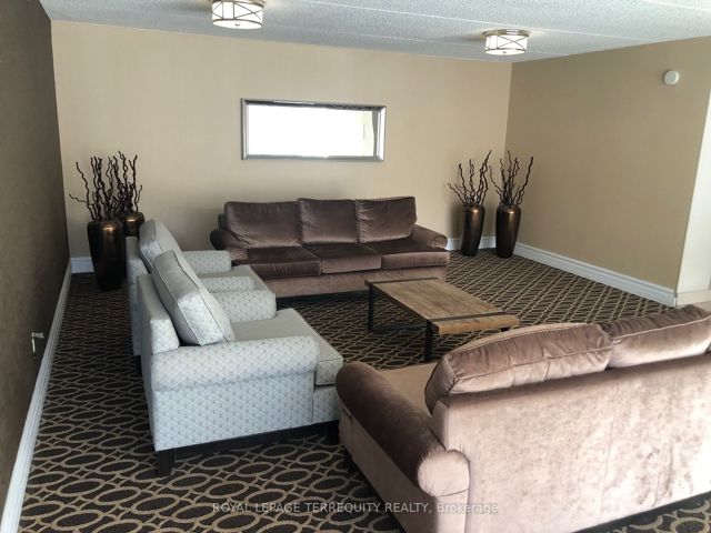 1005 - 2 Glamorgan Ave