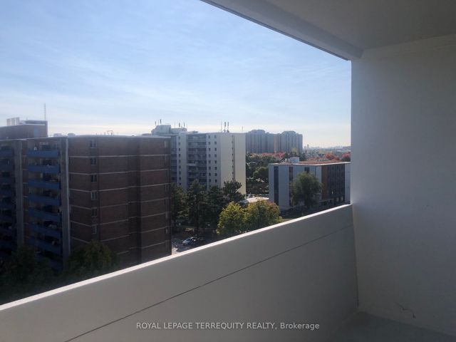 1005 - 2 Glamorgan Ave