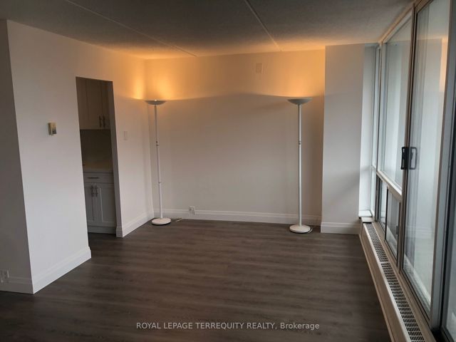 1005 - 2 Glamorgan Ave