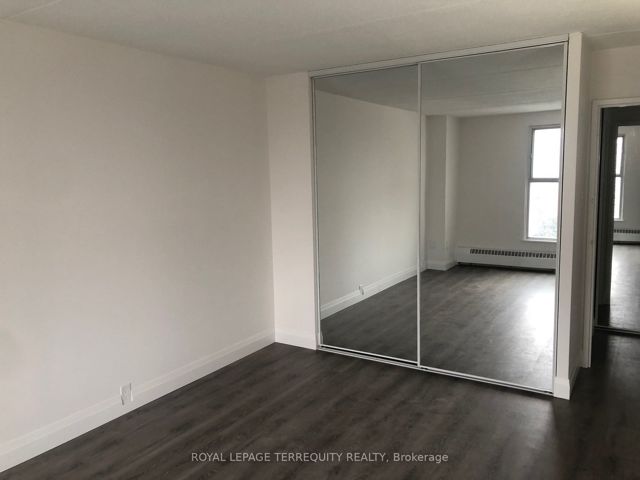 1005 - 2 Glamorgan Ave