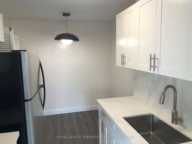 1005 - 2 Glamorgan Ave