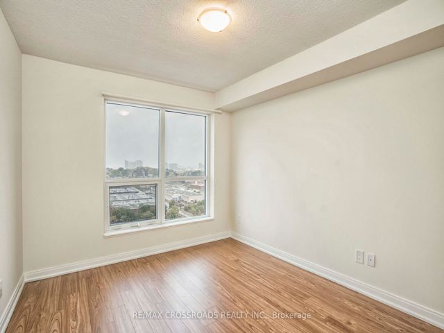 1321 - 181 Village Green Sq