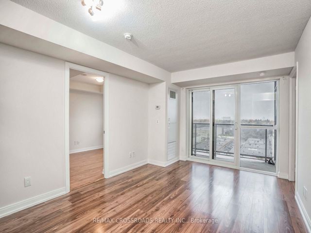 1321 - 181 Village Green Sq