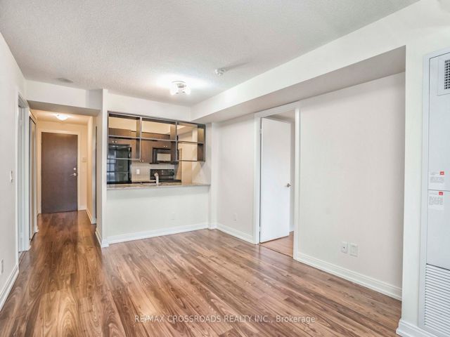 1321 - 181 Village Green Sq
