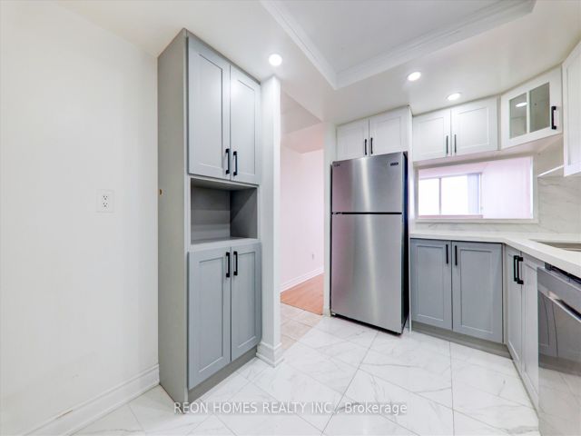 1610 - 2466 Eglinton Ave E