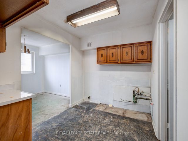 #15 - 110 Ling Rd