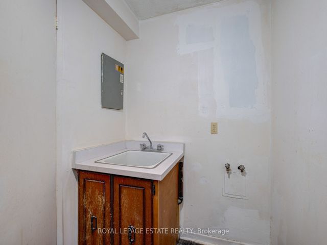 #15 - 110 Ling Rd