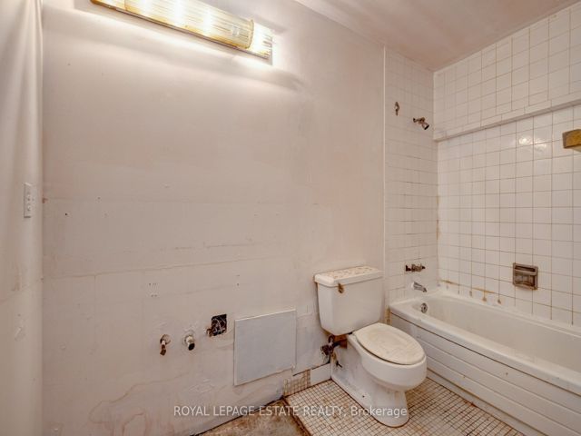 #15 - 110 Ling Rd