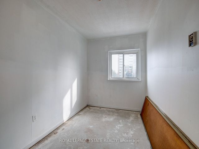 #15 - 110 Ling Rd
