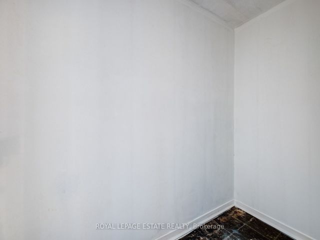 #15 - 110 Ling Rd