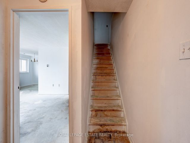 #15 - 110 Ling Rd
