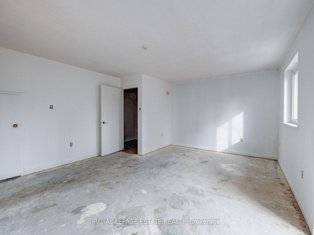 #15 - 110 Ling Rd