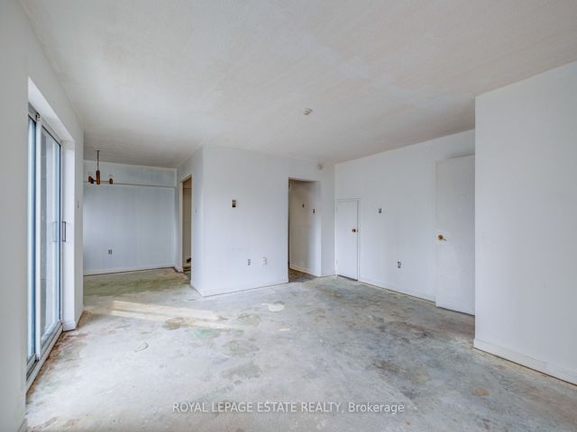 #15 - 110 Ling Rd