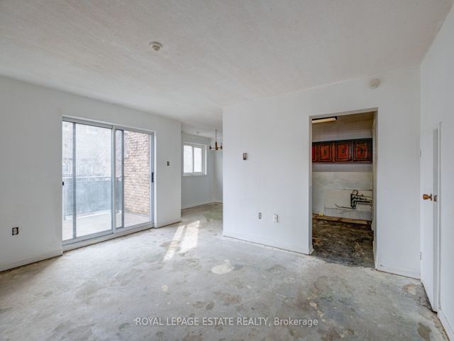 #15 - 110 Ling Rd