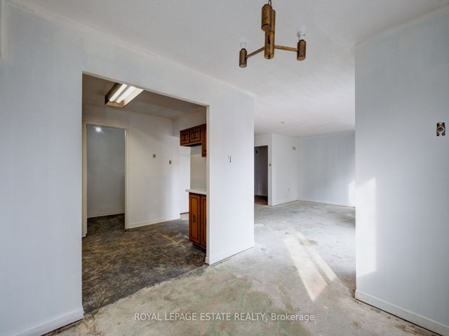 #15 - 110 Ling Rd