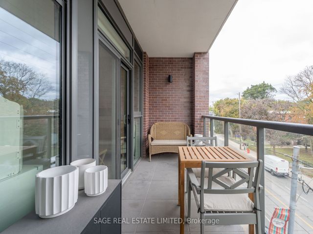 404 - 1331 Queen St E