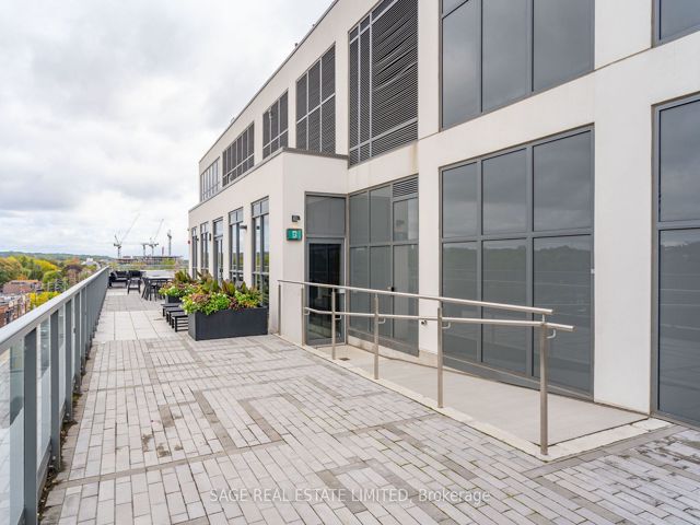 404 - 1331 Queen St E