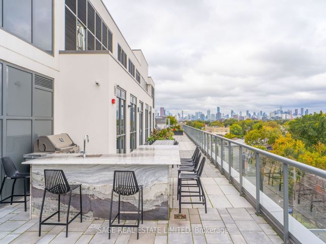 404 - 1331 Queen St E