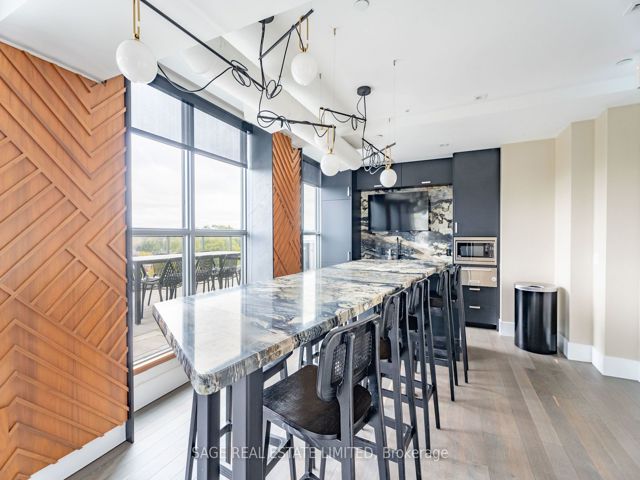 404 - 1331 Queen St E