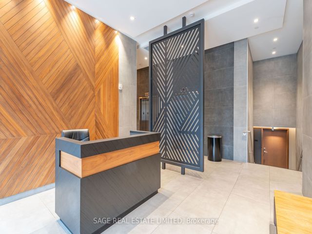 404 - 1331 Queen St E