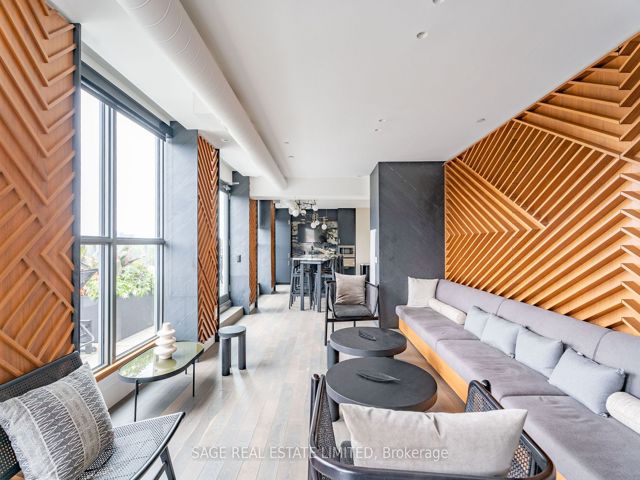 404 - 1331 Queen St E