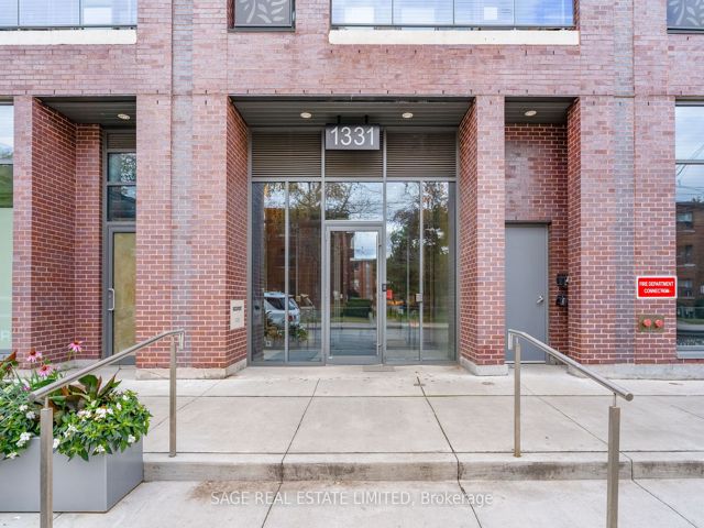 404 - 1331 Queen St E