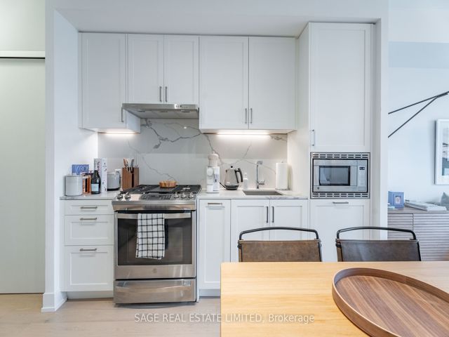 404 - 1331 Queen St E